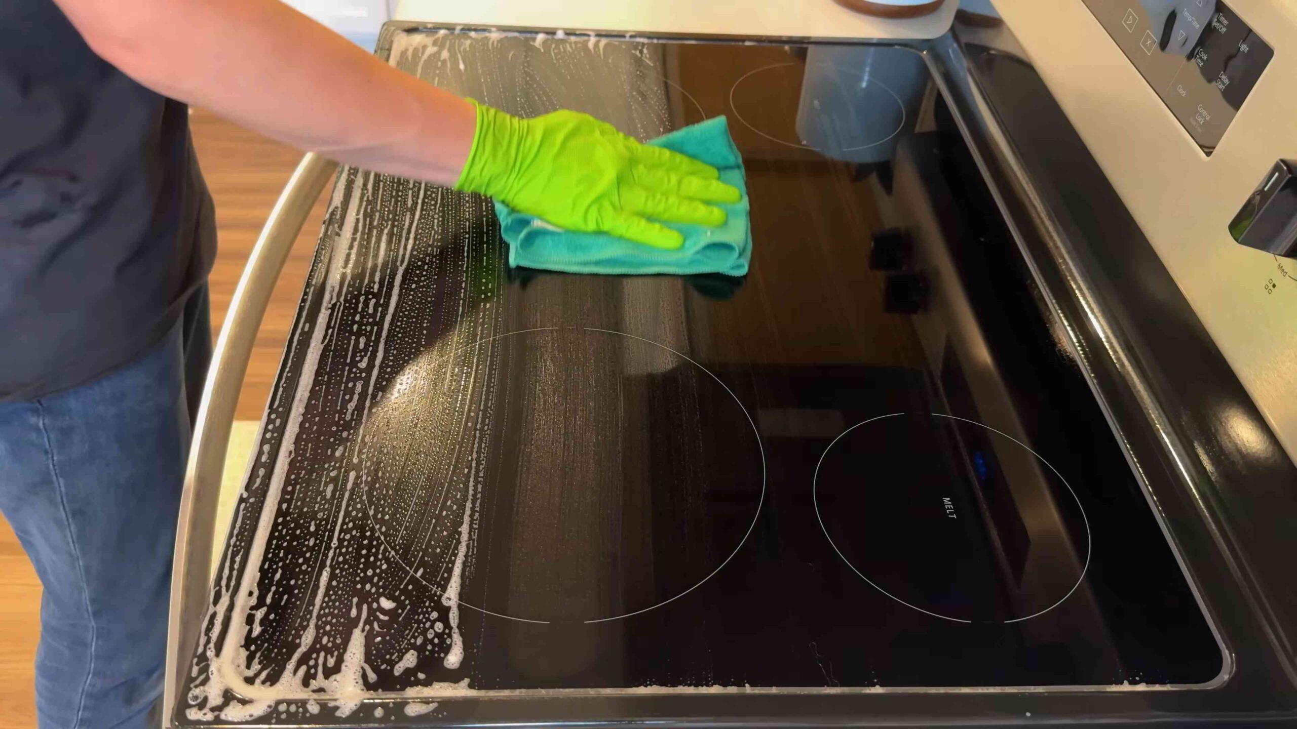 Fast kitchen deep cleaning