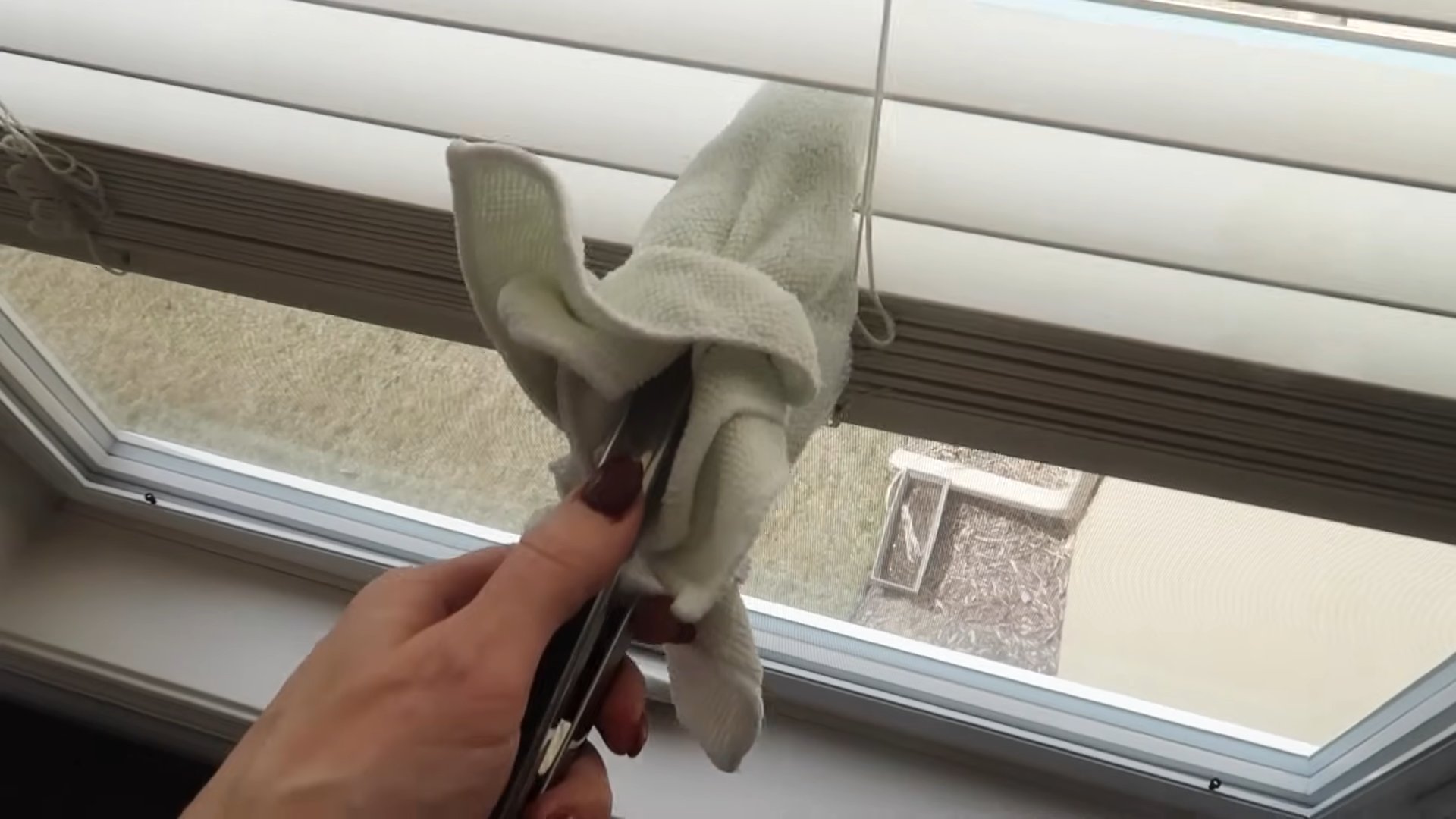 Clean blinds fast